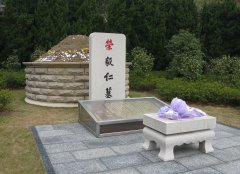 荣毅仁纪念碑：传承先贤精神，照亮民族前行之路